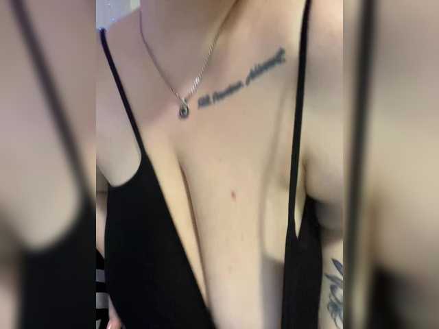 RobinLili's BongaCams show and profile