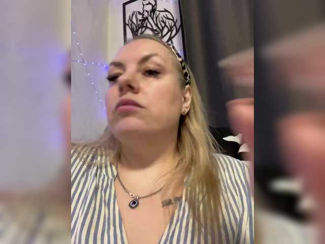 RobinLili's BongaCams show and profile