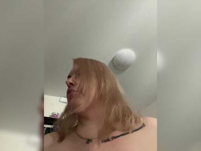 RobinLili's BongaCams show and profile