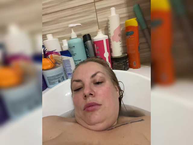 RobinLili's BongaCams show and profile