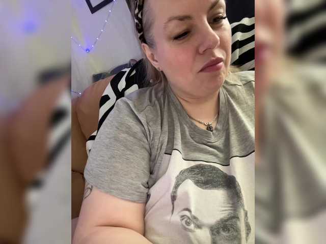 RobinLili's BongaCams show and profile