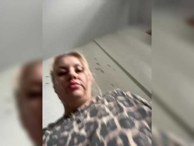 RobinLili – webcam model profile photo