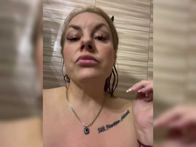 видео RobinLili