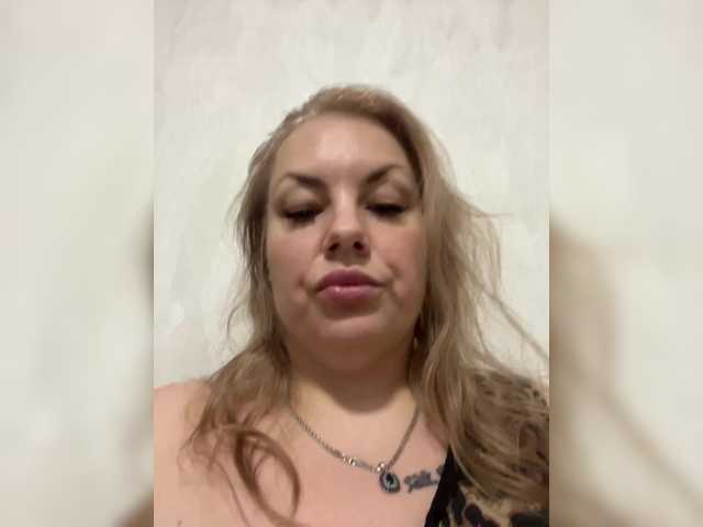 RobinLili's BongaCams show and profile