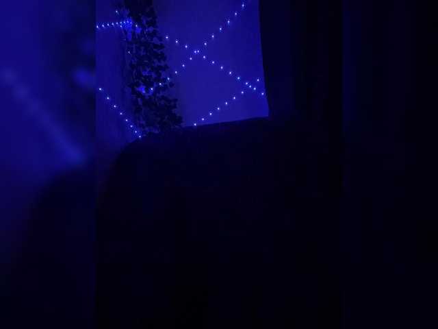 RobinLili broadcasting live