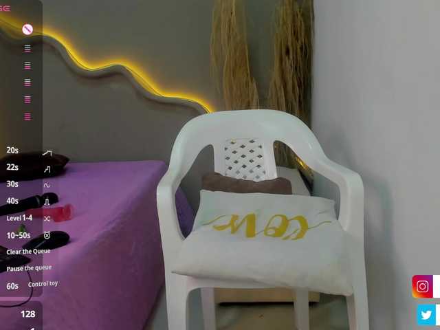 roxy-rouxx's BongaCams show and profile