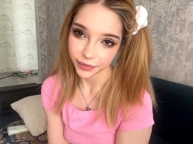 DeettaSkow Live Cam on BongaCams