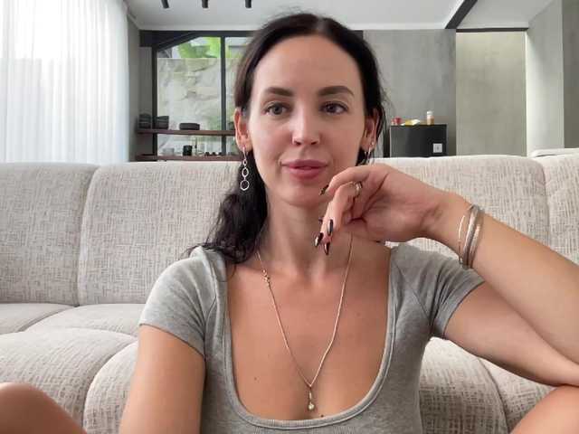 GoddessLaVitaBella's BongaCams show and profile