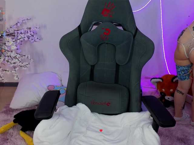 Lappyloo's BongaCams show and profile