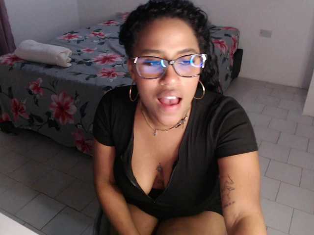 YOULUCYSEXY's BongaCams show and profile