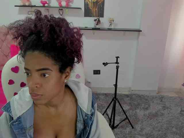 Thianahorny Live Webcam on BongaCams