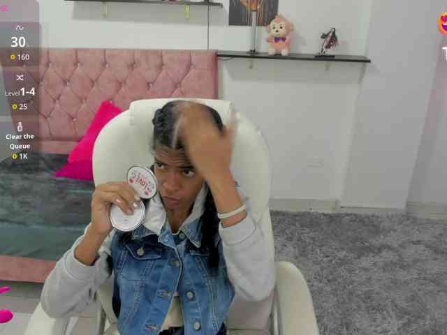 Thianahorny Live Webcam on BongaCams