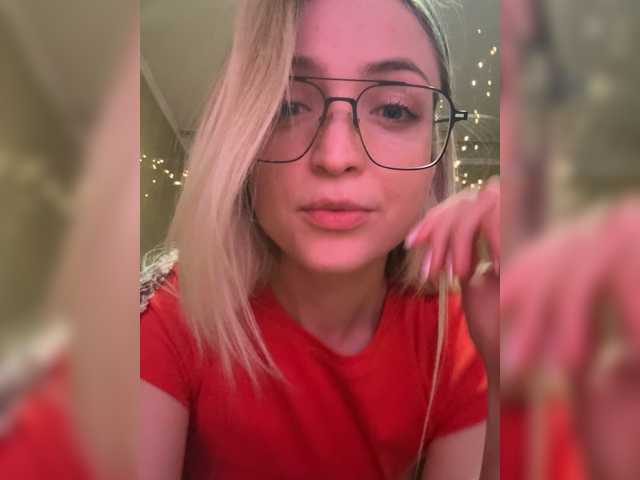 FoxyLina's BongaCams show and profile