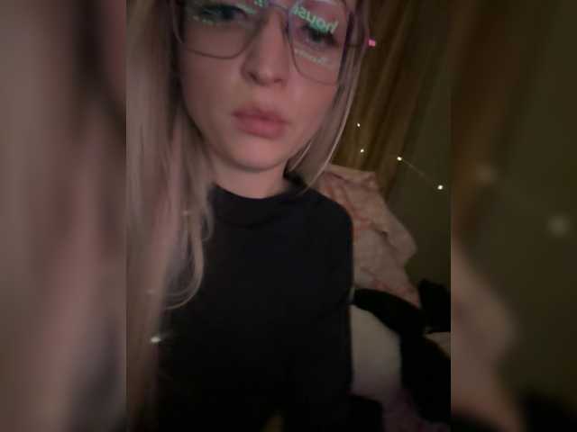 FoxyLina's BongaCams show and profile