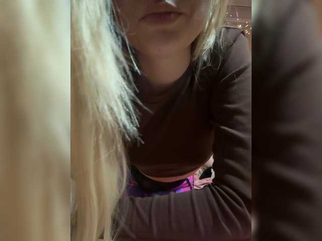 FoxyLina's BongaCams show and profile