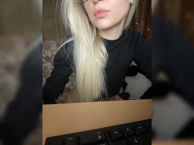 FoxyLina – webcam model profile photo