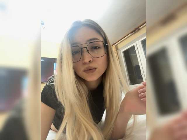 FoxyLina's BongaCams show and profile