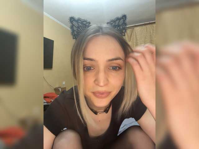 FoxyLina's BongaCams show and profile