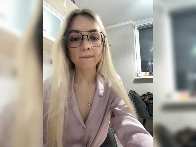 FoxyLina – webcam model profile photo