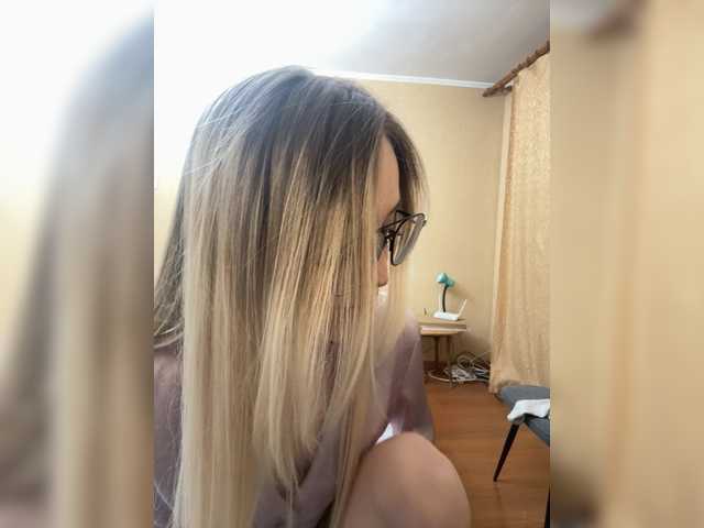 FoxyLina's BongaCams show and profile