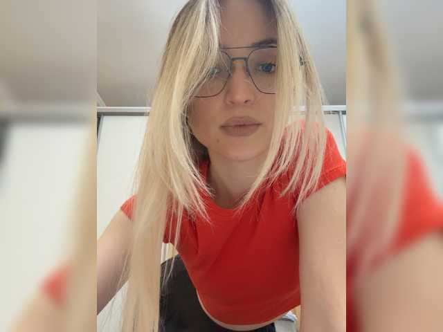 FoxyLina's BongaCams show and profile