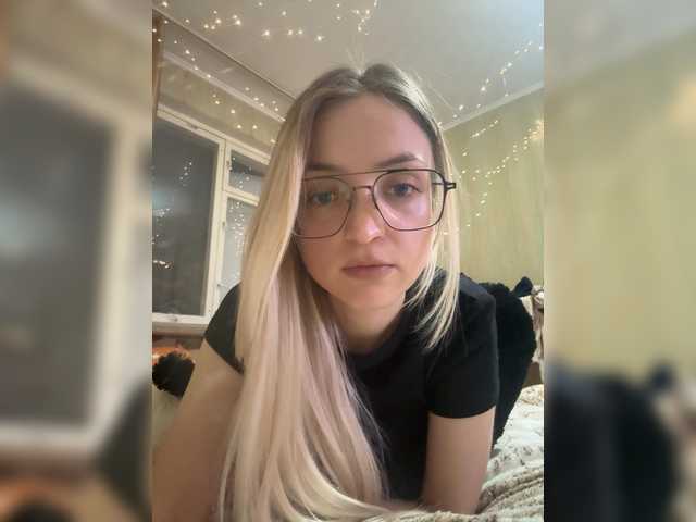 FoxyLina's BongaCams show and profile