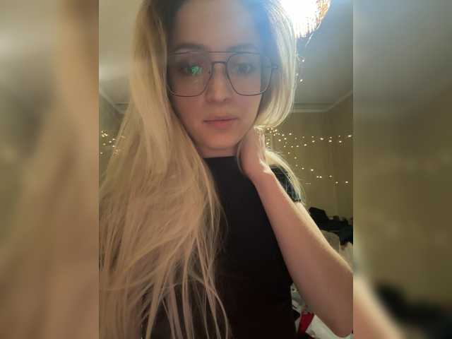 FoxyLina's BongaCams show and profile