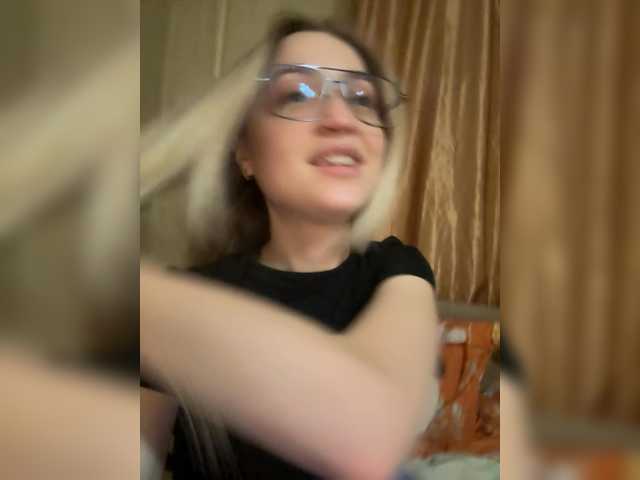 FoxyLina's BongaCams show and profile