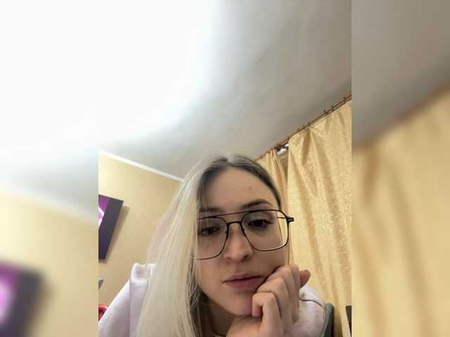 FoxyLina – webcam model profile photo