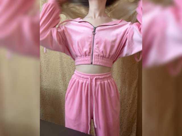 FoxyLina's BongaCams show and profile