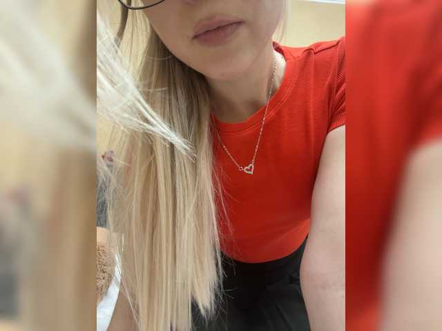 FoxyLina – webcam model profile photo