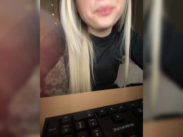 FoxyLina's BongaCams show and profile