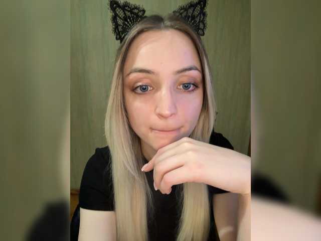 FoxyLina's BongaCams show and profile