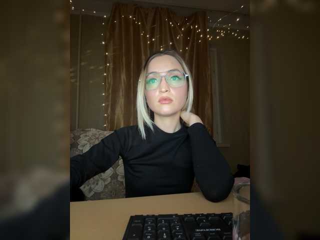 FoxyLina's BongaCams show and profile