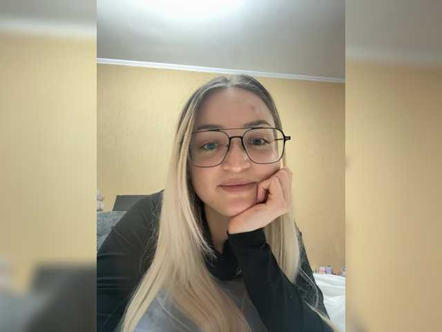 FoxyLina – webcam model profile photo