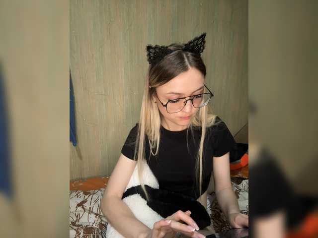 FoxyLina free chat on liveonude