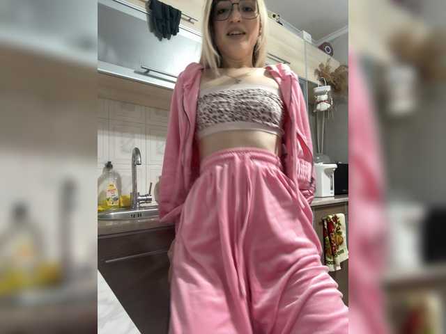 FoxyLina's BongaCams show and profile