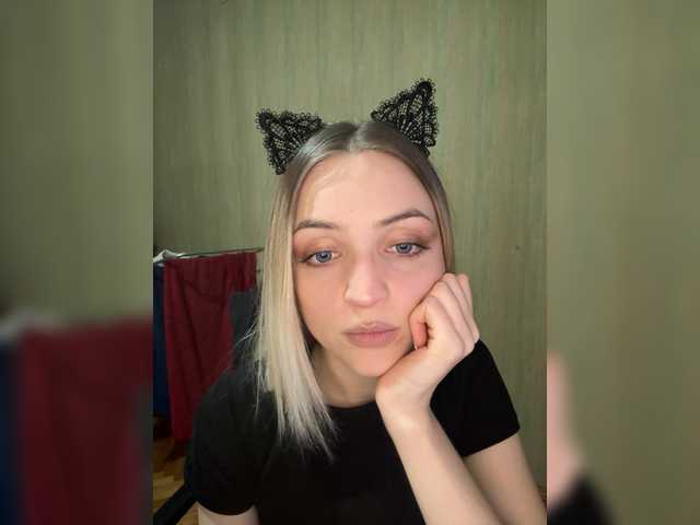 FoxyLina's BongaCams show and profile