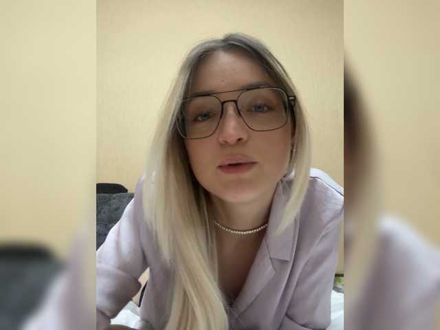 FoxyLina's BongaCams show and profile