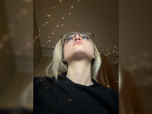 FoxyLina's BongaCams show and profile