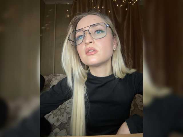 FoxyLina's BongaCams show and profile