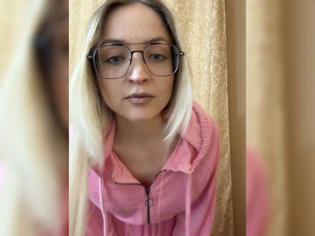 FoxyLina's BongaCams show and profile
