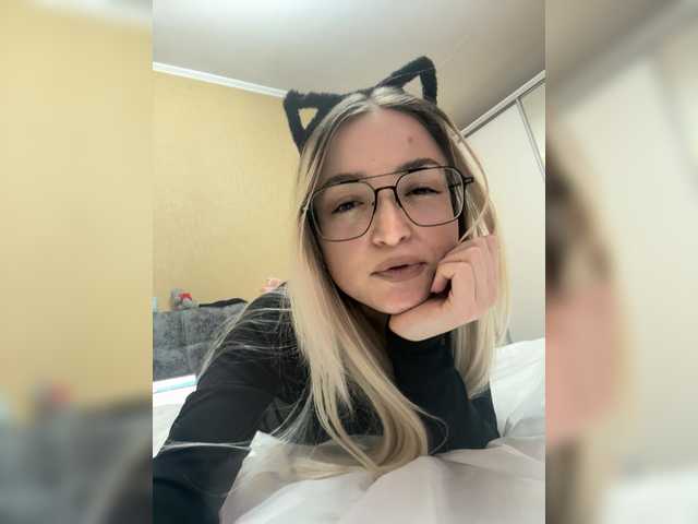 FoxyLina – webcam model profile photo