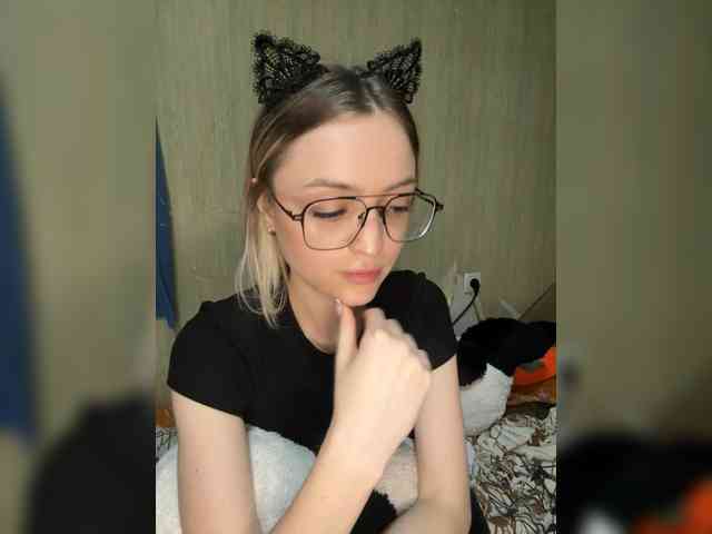 FoxyLina Live Webcam on BongaCams