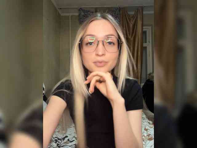 FoxyLina Live Webcam on BongaCams