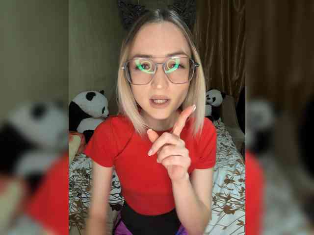 FoxyLina Live Webcam on BongaCams
