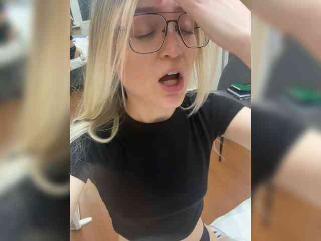 FoxyLina Live Webcam on BongaCams