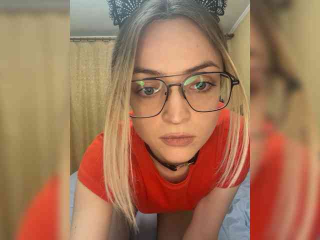 FoxyLina webcam