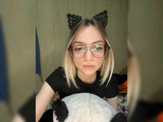 FoxyLina Live Webcam on BongaCams