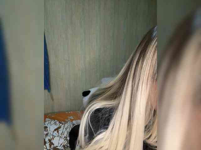 FoxyLina Live Webcam on BongaCams